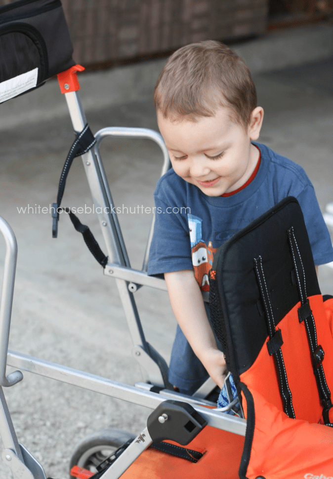 The easiest way to clean a stroller. Takes 15 minutes and minimal scrubbing! via @whbsblog