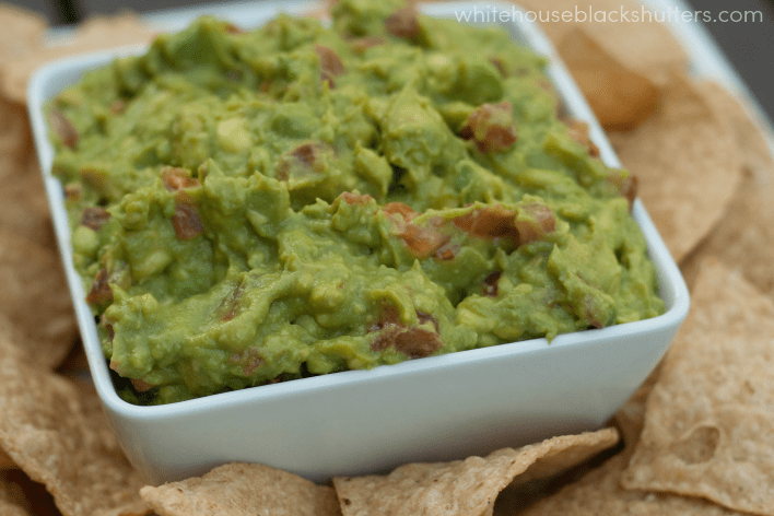 how to make the best (and easiest) guacamole, only four ingredients!