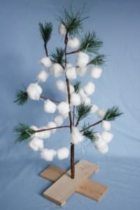 make this simple snowball garland for only $2! Great kid project. #Christmas #Holiday #Decorations