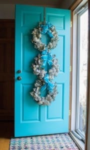 make this snowy, lighted Christmas wreath trio for your front door