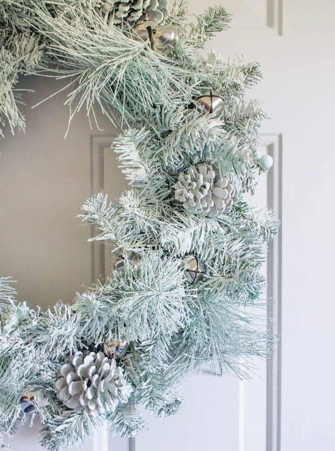 Over 25 amazing ideas on how to update your Christmas decor without spending a ton of money! #Christmas #Holidays #Giftgiving #Upcycling #Handmade #Decor
